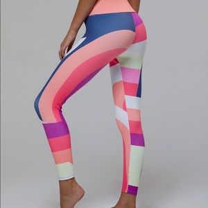 ONZIE flow hot yoga curvy geo leggings! NWT!